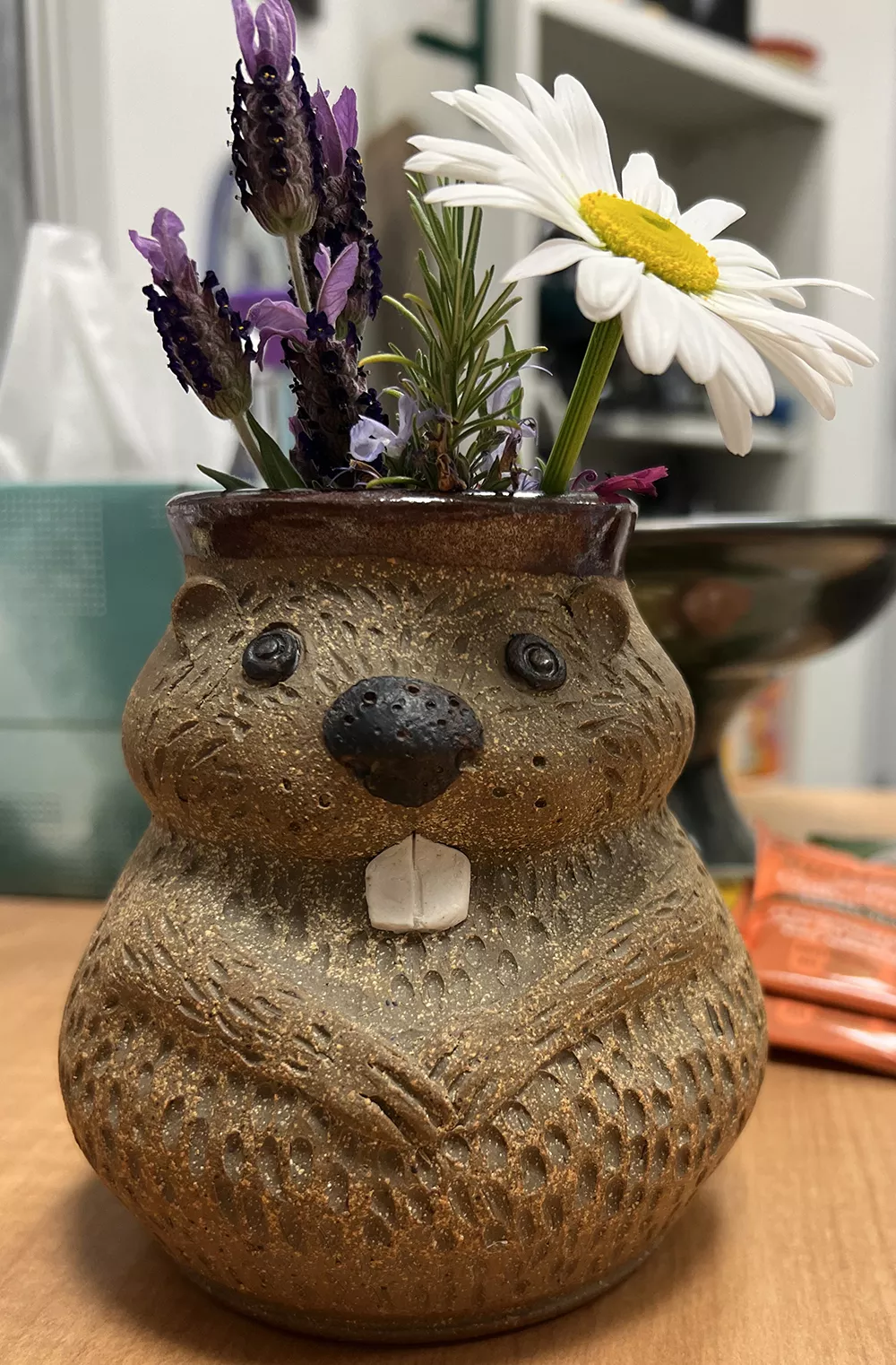 Beaver mug with flowers